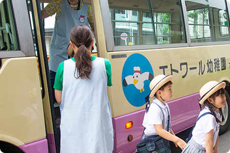 期待に胸ふくらませ登園