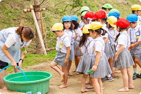 遊んだ後は水洗い